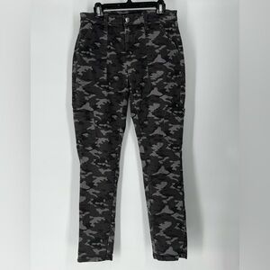 BANANA REPUBLIC SLOAN UTILITY OLIVE CAMO  PANTS‎